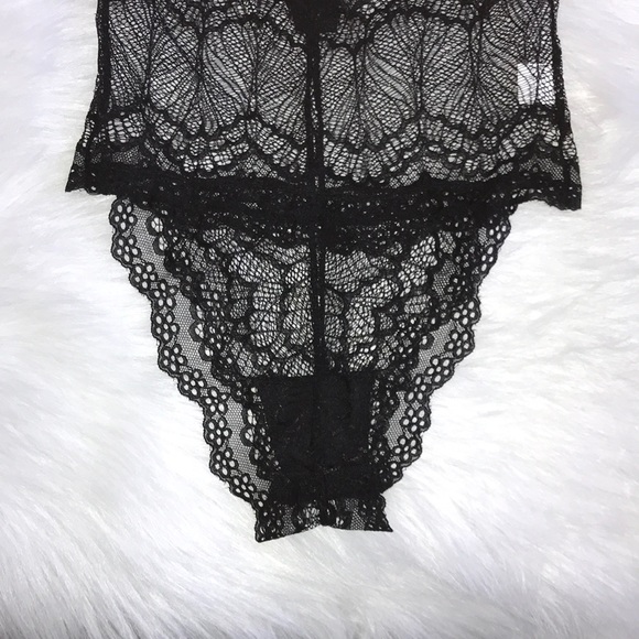 ❤️SALE❤️ Delicate black lace strappy bodysuit - Picture 5 of 5